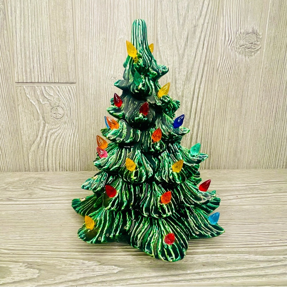 Vintage 1982 ceramic light Christmas tree collectible no base 8” glazed rare